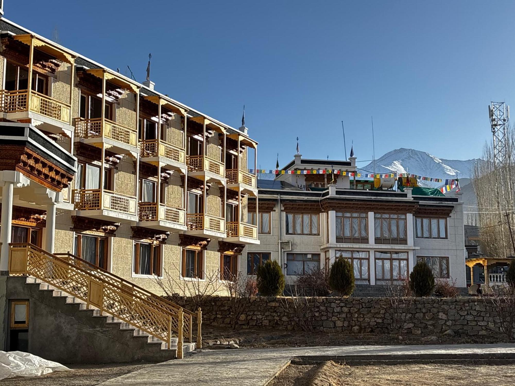Raku Guest House Leh Exterior photo